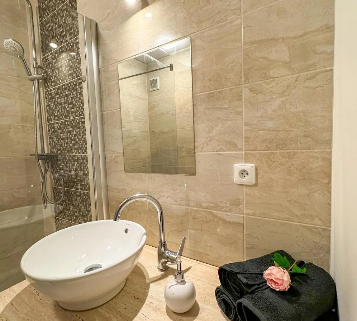 Sunny Flat With Terrace & Park View Near City Centre Praag Appartement