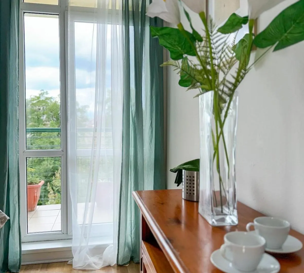 Sunny Flat With Terrace & Park View Near City Centre Prague République tchèque