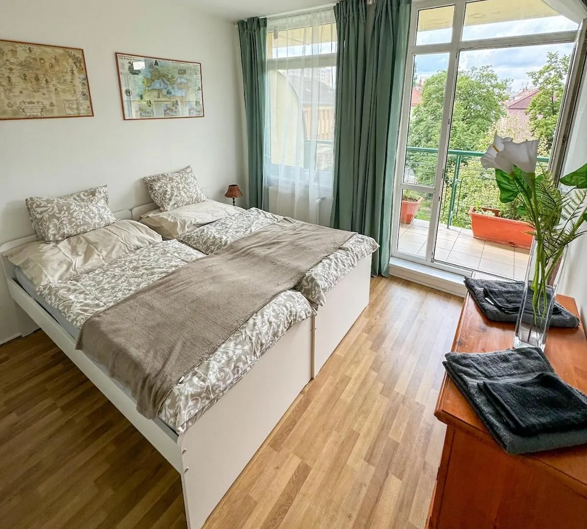 Sunny Flat With Terrace & Park View Near City Centre Prague 0*,